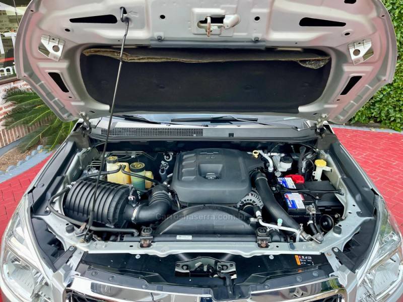 CHEVROLET - S10 - 2014/2014 - Prata - R$ 105.900,00