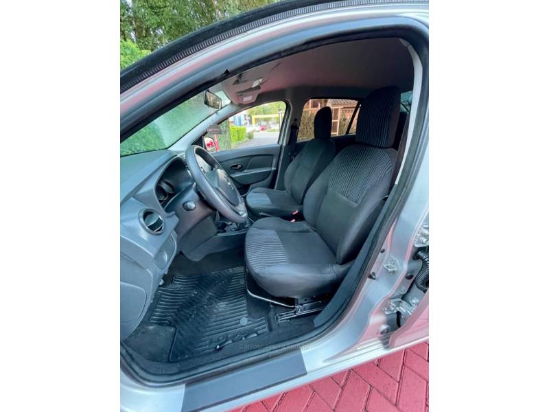 RENAULT - LOGAN - 2017/2018 - Prata - R$ 39.900,00