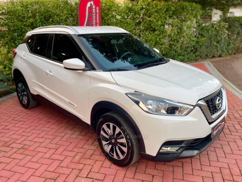 NISSAN - KICKS - 2017/2018 - Branca - R$ 75.900,00