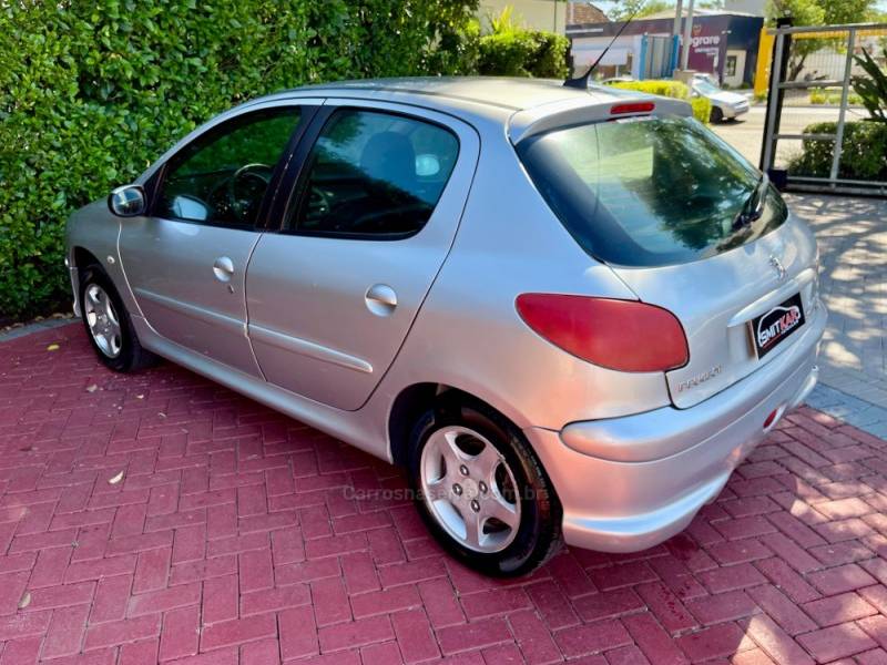 PEUGEOT - 206 - 2008/2018 - Prata - R$ 17.900,00
