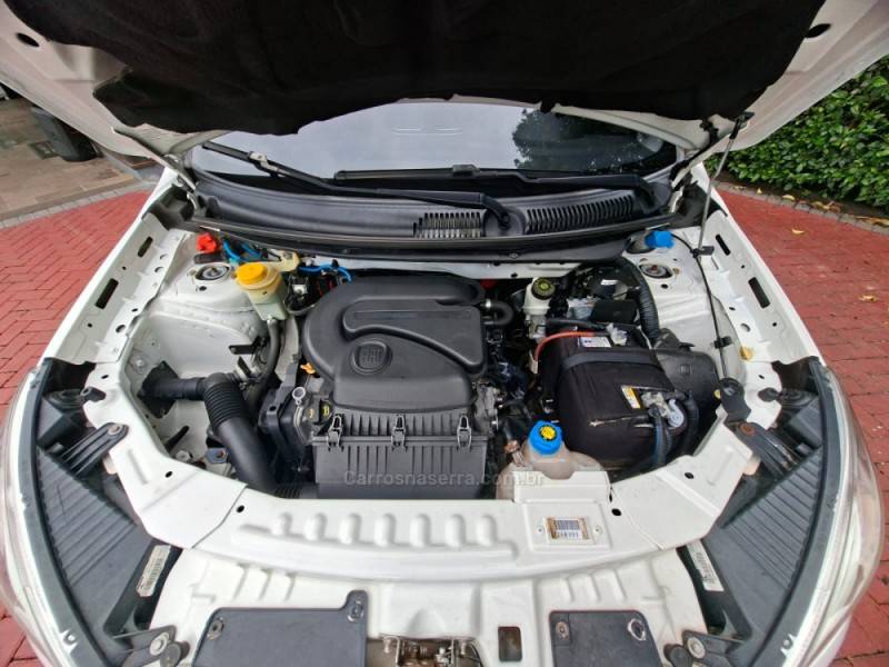 FIAT - GRAND SIENA - 2013/2014 - Branca - R$ 40.900,00