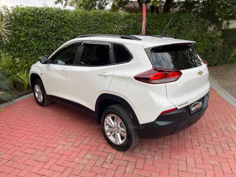 CHEVROLET - TRACKER - 2022/2023 - Branca - R$ 108.900,00