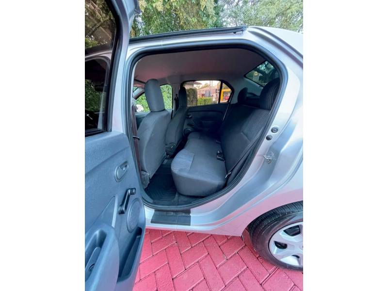 RENAULT - LOGAN - 2017/2018 - Prata - R$ 39.900,00