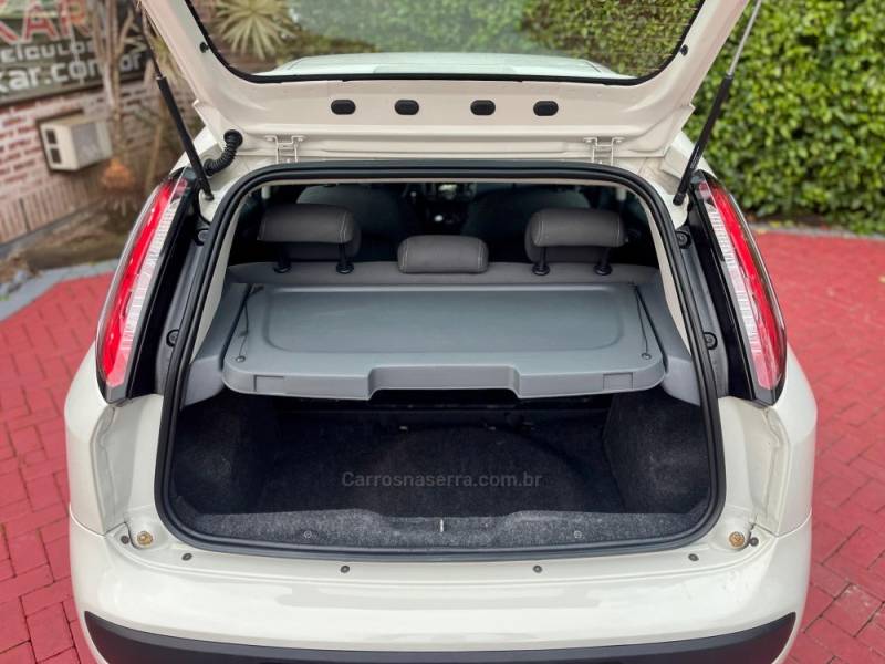 FIAT - PUNTO - 2013/2014 - Branca - R$ 41.900,00