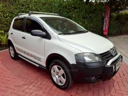 VOLKSWAGEN - CROSSFOX - 2005/2006 - Branca - R$ 33.900,00