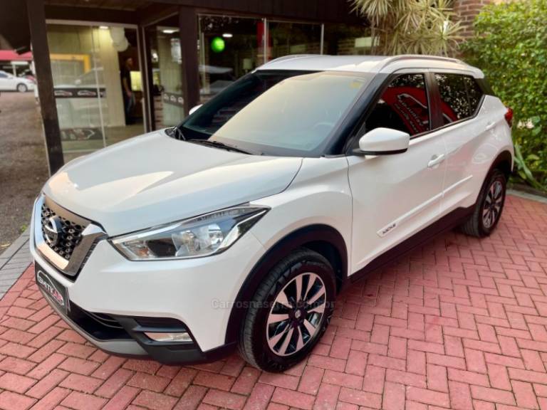 NISSAN - KICKS - 2017/2018 - Branca - R$ 75.900,00