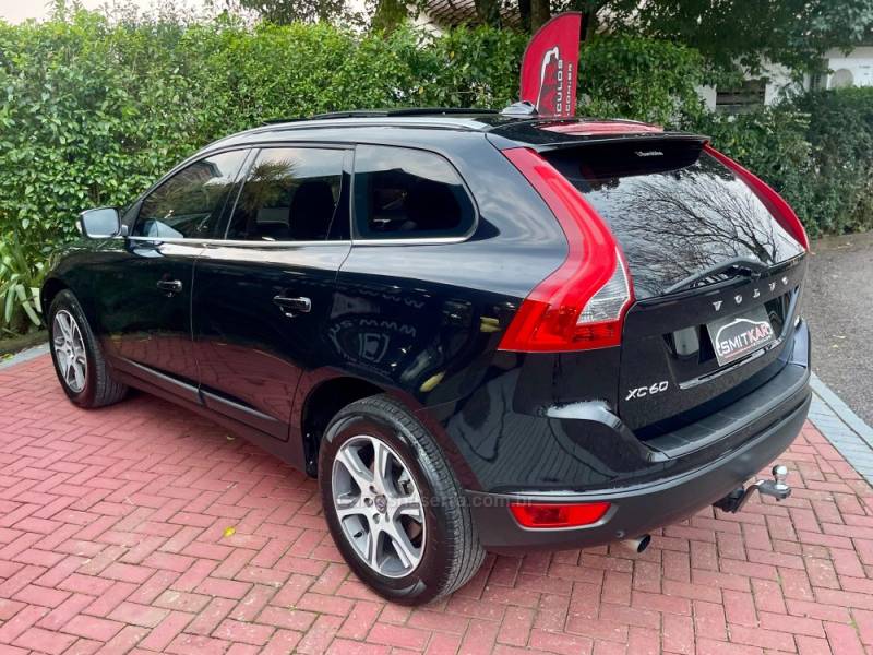 VOLVO - XC60 - 2012/2013 - Preta - R$ 69.900,00