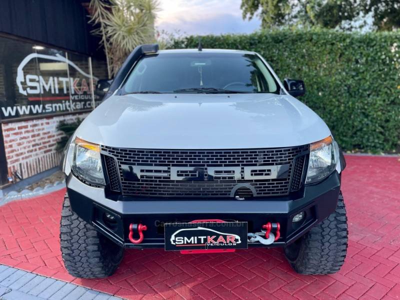 FORD - RANGER - 2013/2014 - Branca - R$ 114.900,00