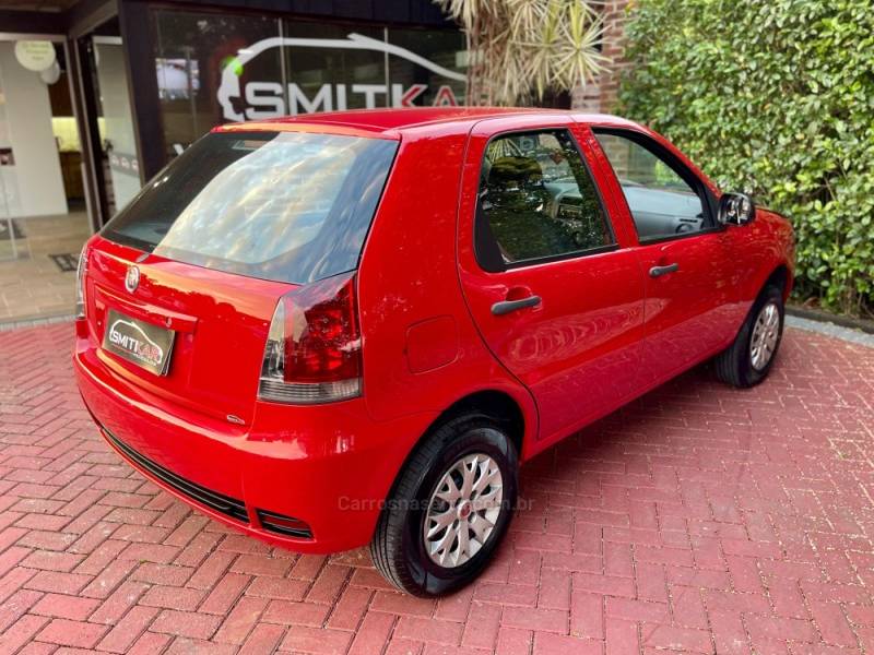 FIAT - PALIO - 2015/2016 - Vermelha - R$ 36.900,00