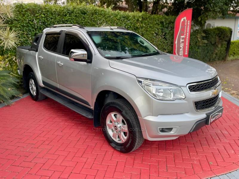CHEVROLET - S10 - 2014/2014 - Prata - R$ 105.900,00
