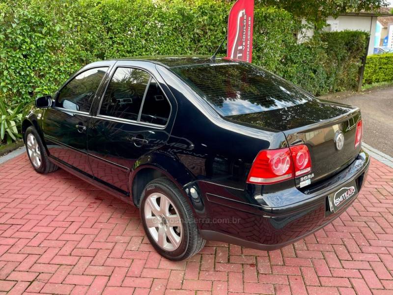 VOLKSWAGEN - BORA - 2007/2008 - Preta - R$ 35.900,00