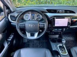 TOYOTA - HILUX - 2022/2022 - Prata - R$ 224.900,00