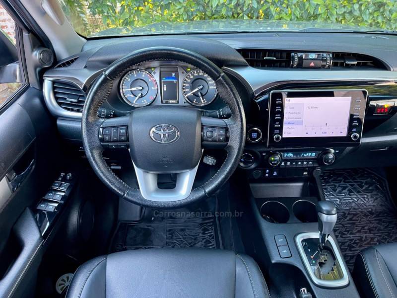 TOYOTA - HILUX - 2022/2022 - Prata - R$ 224.900,00