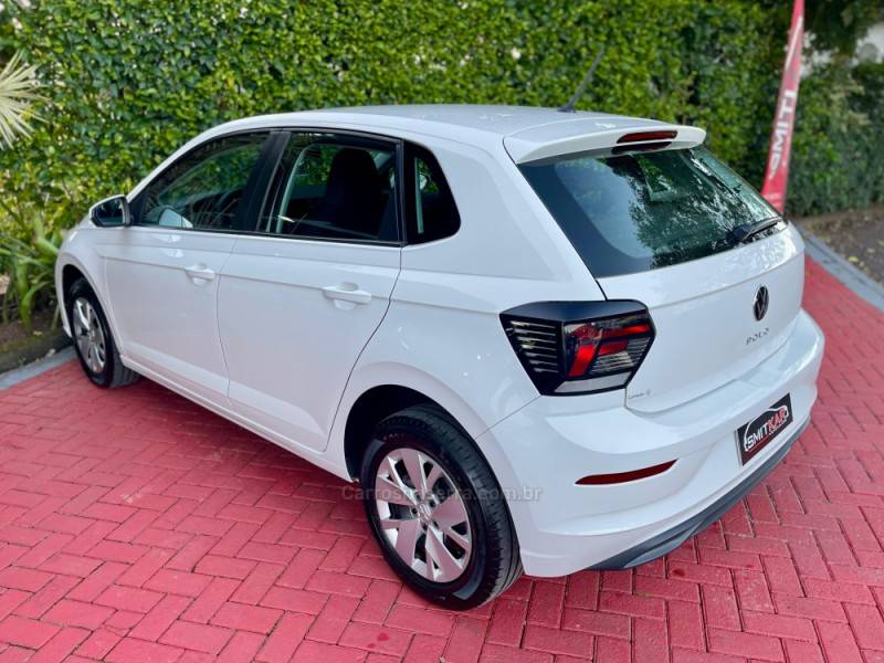 VOLKSWAGEN - POLO - 2023/2023 - Branca - R$ 73.900,00