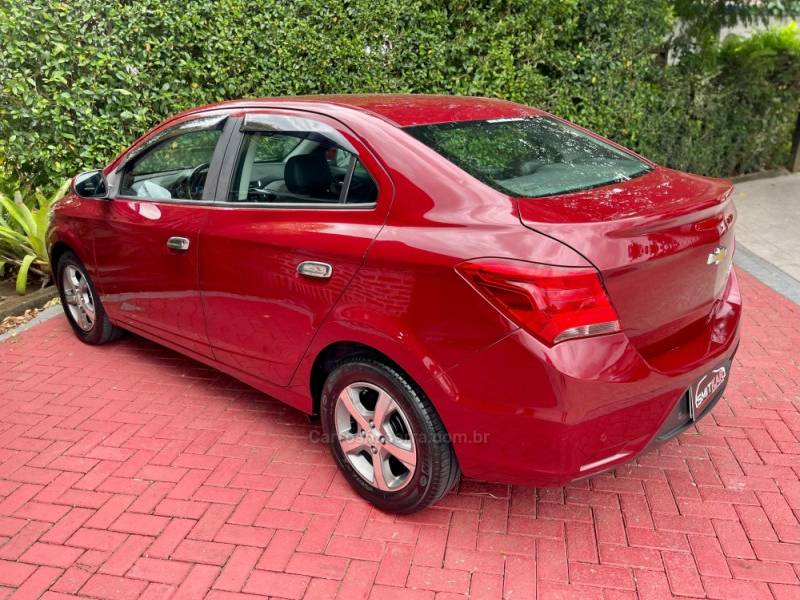 CHEVROLET - PRISMA - 2016/2017 - Vermelha - R$ 60.900,00