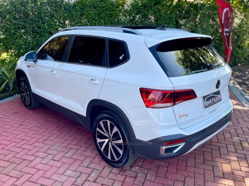 VOLKSWAGEN - TAOS - 2022/2023 - Branca - R$ 178.900,00