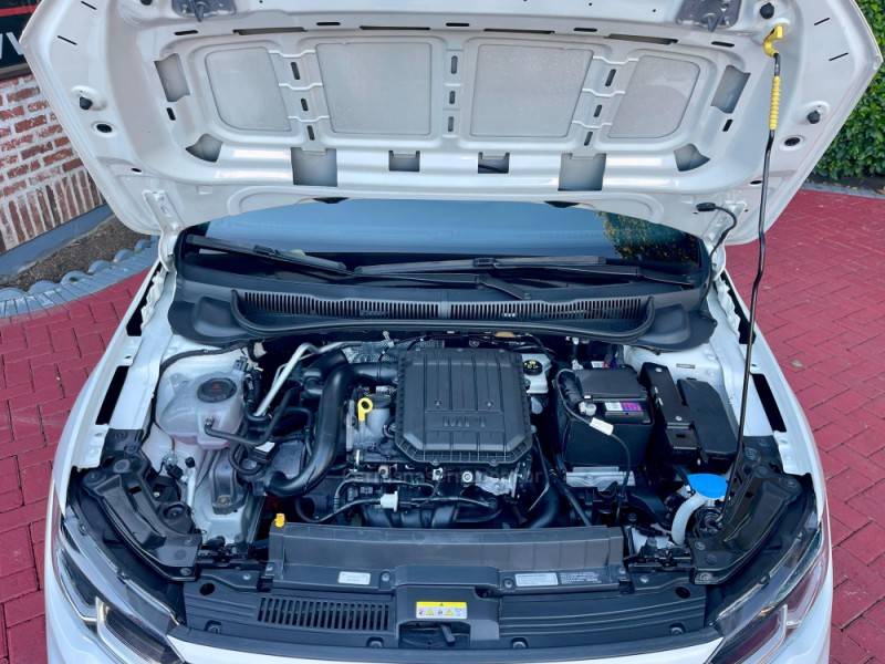 VOLKSWAGEN - POLO - 2023/2023 - Branca - R$ 73.900,00