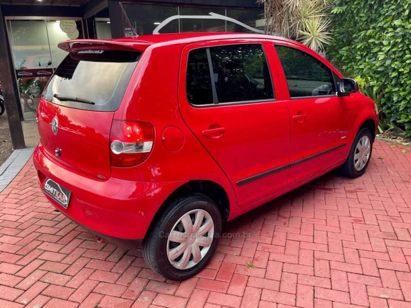 VOLKSWAGEN - FOX - 2008/2009 - Vermelha - R$ 29.900,00