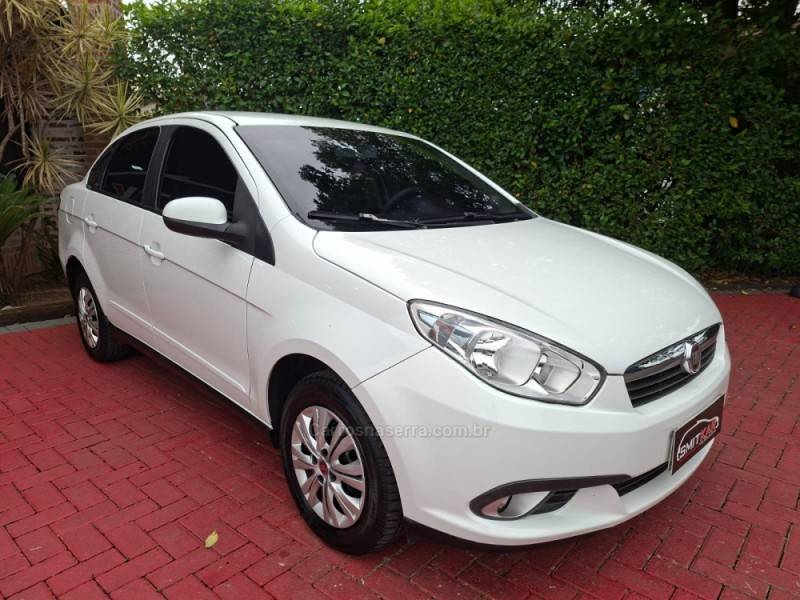 FIAT - GRAND SIENA - 2013/2014 - Branca - R$ 40.900,00