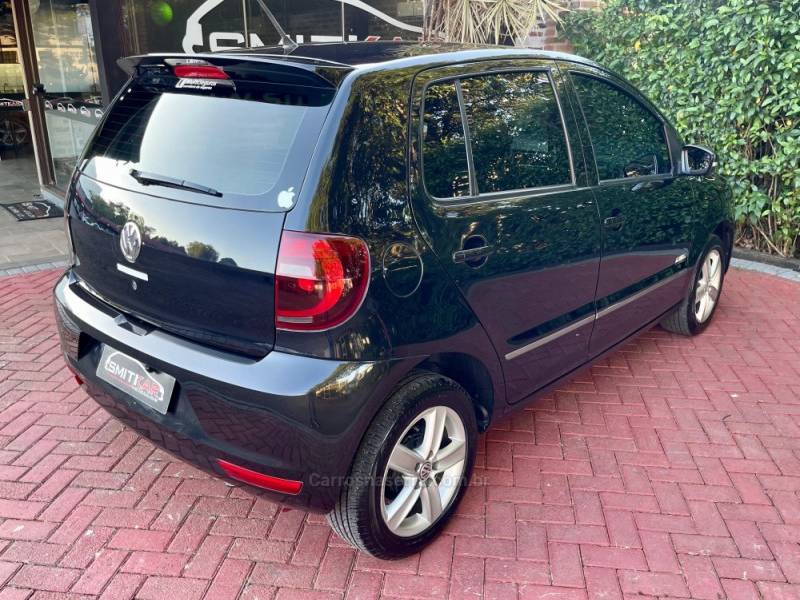 VOLKSWAGEN - FOX - 2011/2012 - Preta - R$ 35.900,00