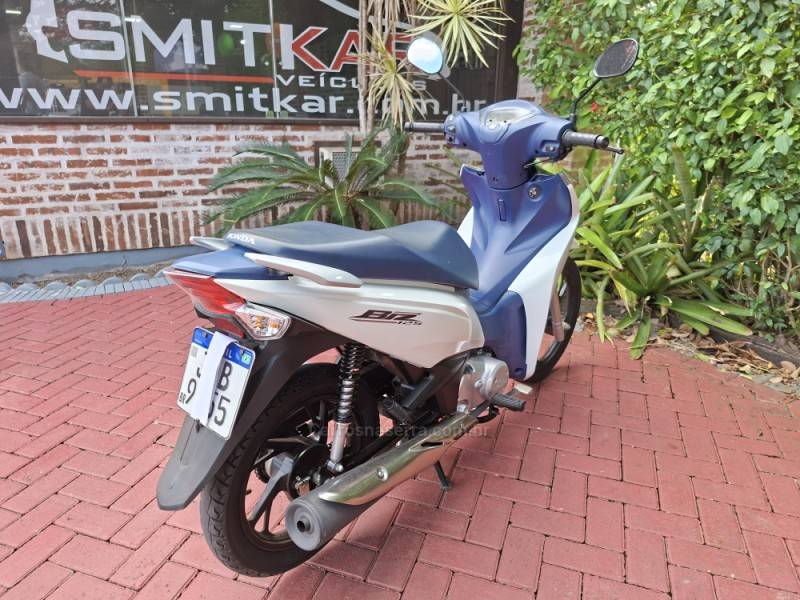 HONDA - BIZ 125 - 2021/2022 - Branca - R$ 16.900,00