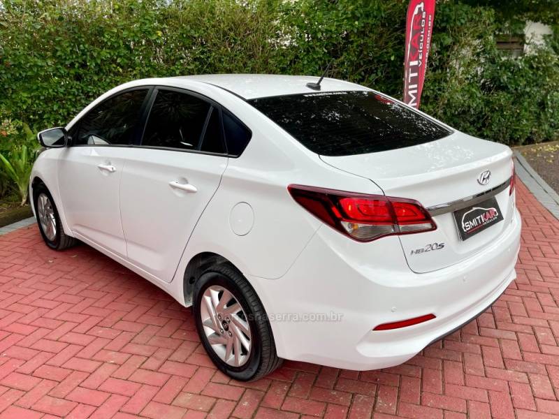 HYUNDAI - HB20S - 2018/2019 - Branca - R$ 68.900,00