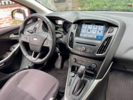 FORD - FOCUS - 2018/2019 - Branca - R$ 66.900,00