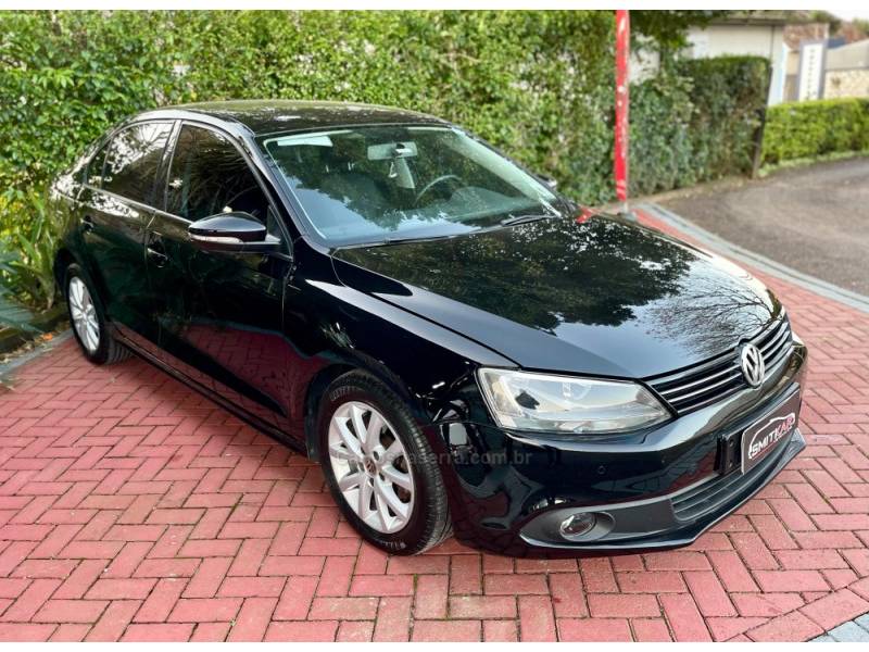 VOLKSWAGEN - JETTA - 2013/2013 - Preta - R$ 64.900,00