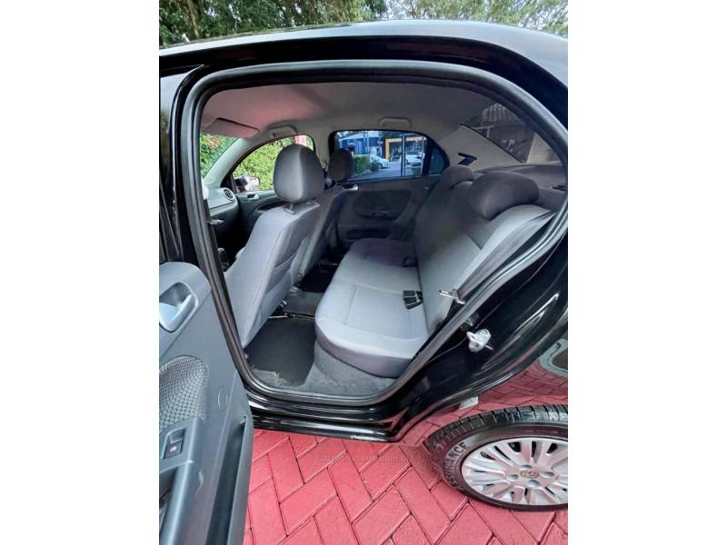 VOLKSWAGEN - VOYAGE - 2012/2013 - Preta - R$ 38.900,00