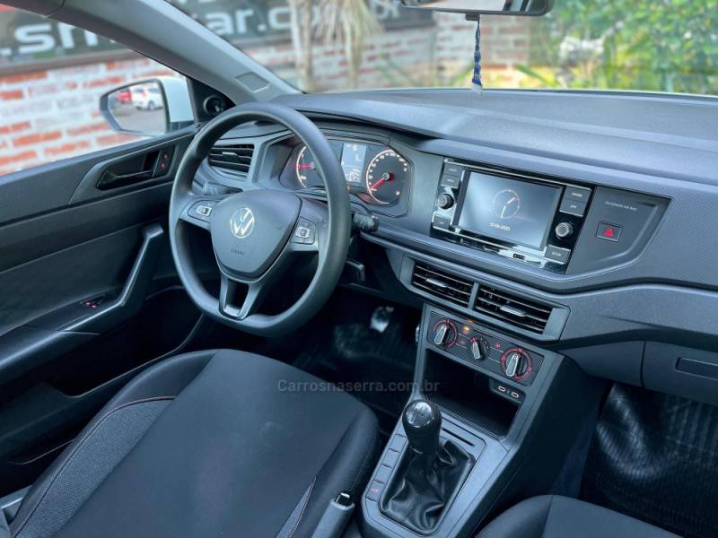 VOLKSWAGEN - POLO - 2023/2023 - Branca - R$ 73.900,00