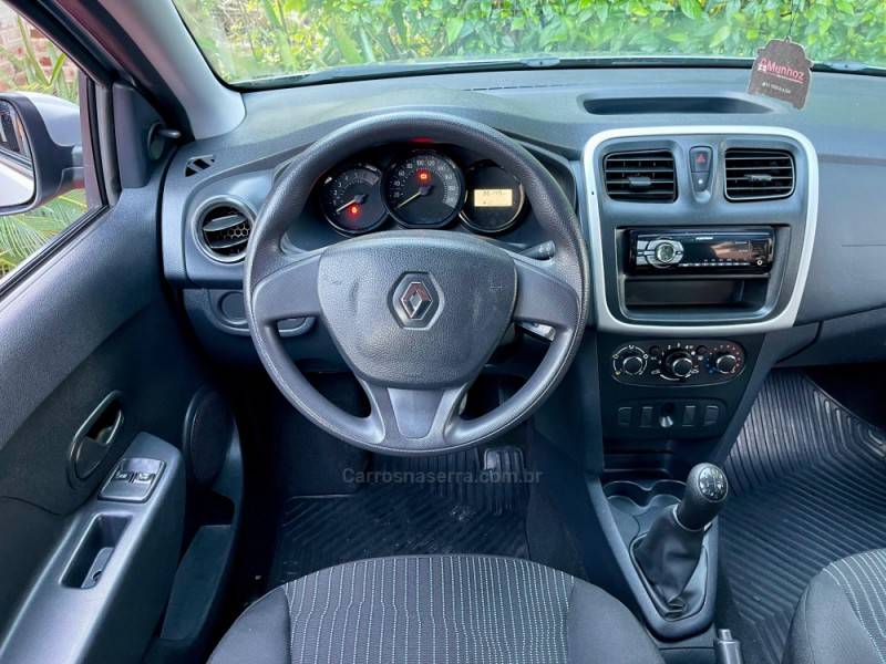 RENAULT - LOGAN - 2017/2018 - Prata - R$ 39.900,00