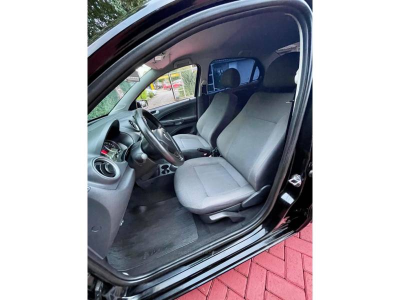 VOLKSWAGEN - VOYAGE - 2012/2013 - Preta - R$ 38.900,00