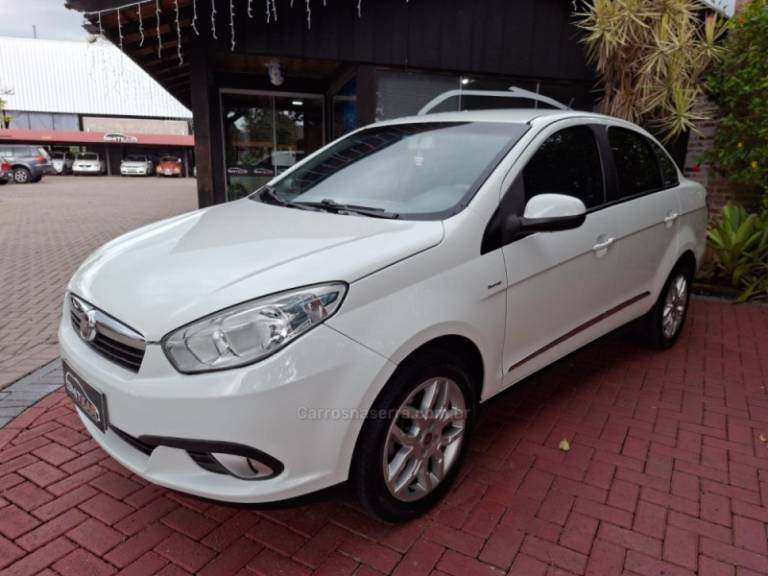 FIAT - GRAND SIENA - 2013/2013 - Branca - R$ 40.900,00