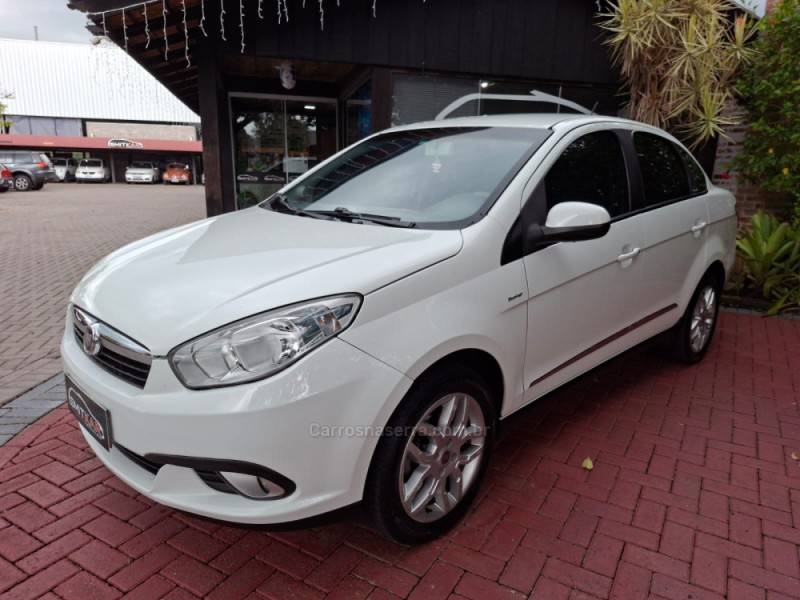FIAT - GRAND SIENA - 2013/2013 - Branca - R$ 40.900,00