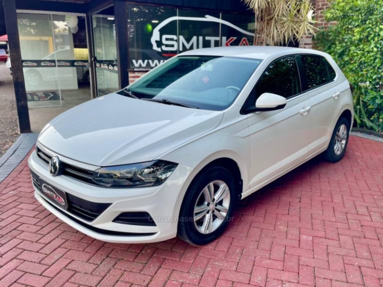 VOLKSWAGEN - POLO - 2017/2018 - Branca - R$ 65.900,00