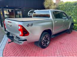 TOYOTA - HILUX - 2022/2022 - Prata - R$ 224.900,00