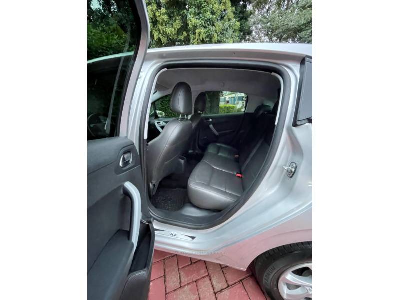 PEUGEOT - 208 - 2013/2014 - Prata - R$ 38.900,00