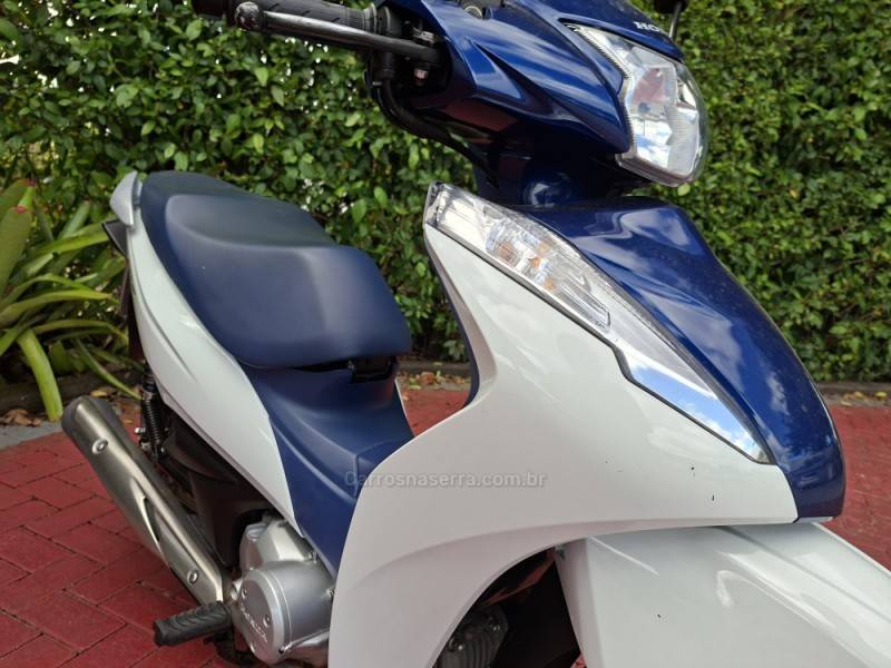 HONDA - BIZ 125 - 2021/2022 - Branca - R$ 16.900,00