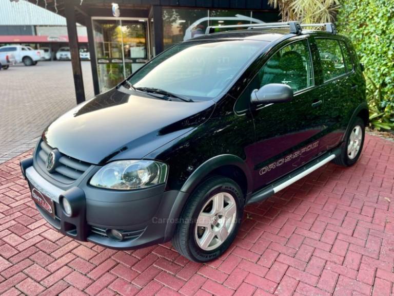 VOLKSWAGEN - CROSSFOX - 2008/2009 - Preta - R$ 37.900,00