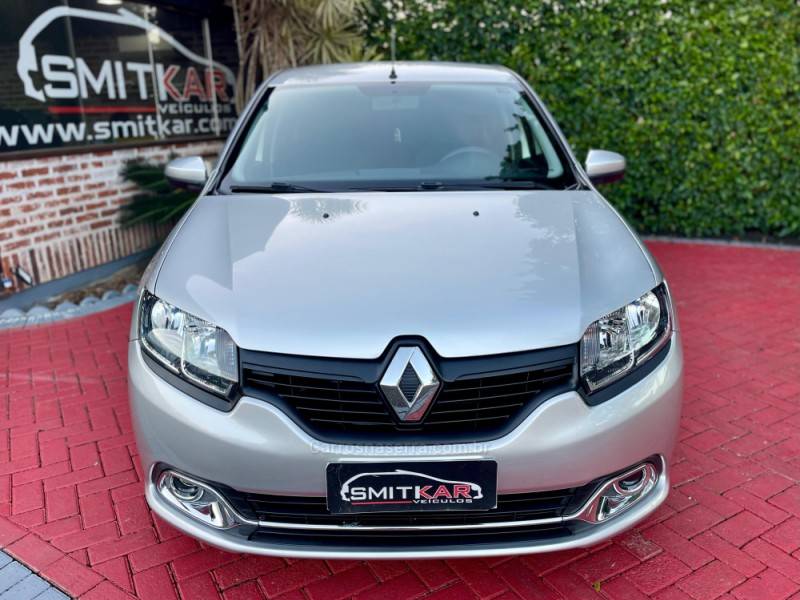 RENAULT - LOGAN - 2017/2018 - Prata - R$ 39.900,00