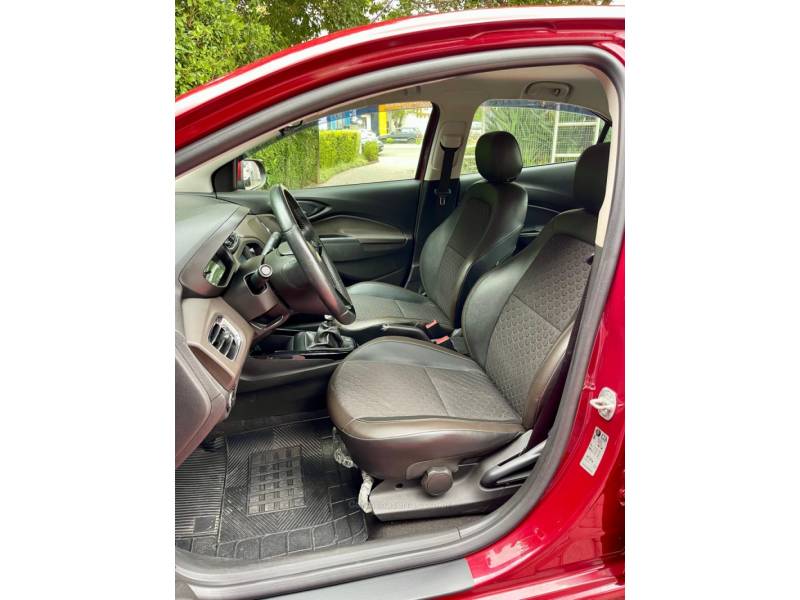 CHEVROLET - PRISMA - 2016/2017 - Vermelha - R$ 60.900,00