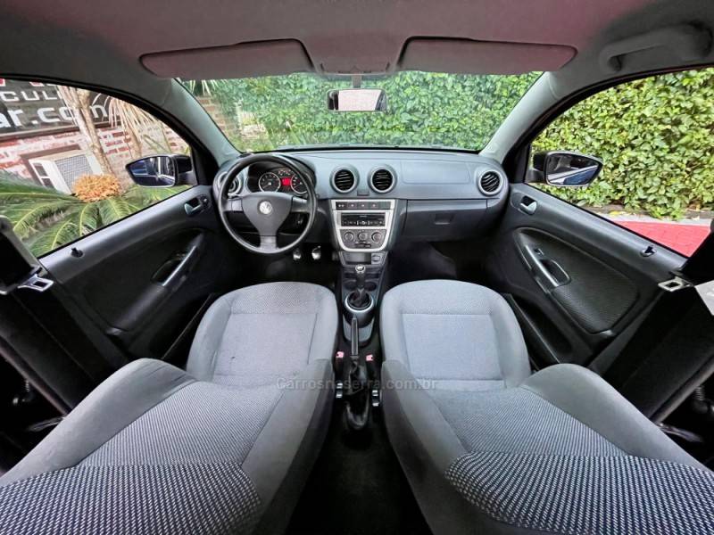 VOLKSWAGEN - VOYAGE - 2012/2013 - Preta - R$ 38.900,00