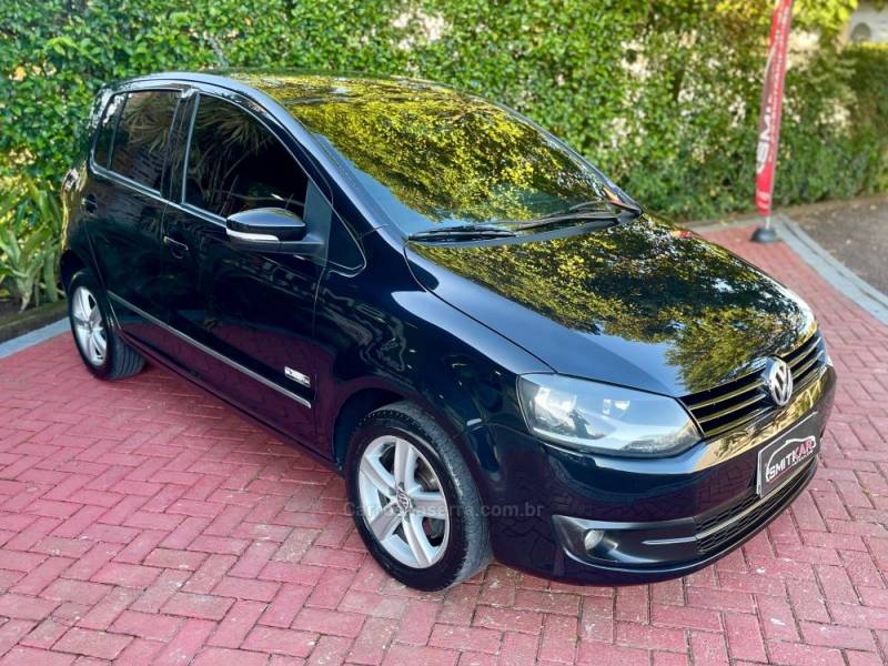 VOLKSWAGEN - FOX - 2011/2012 - Preta - R$ 35.900,00