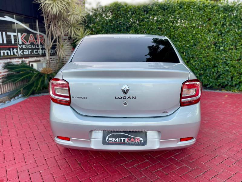 RENAULT - LOGAN - 2017/2018 - Prata - R$ 39.900,00