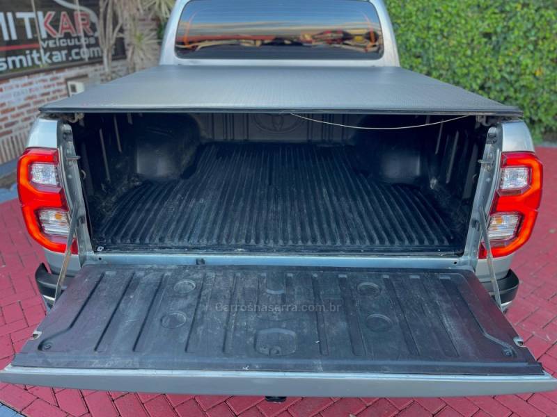 TOYOTA - HILUX - 2022/2022 - Prata - R$ 224.900,00