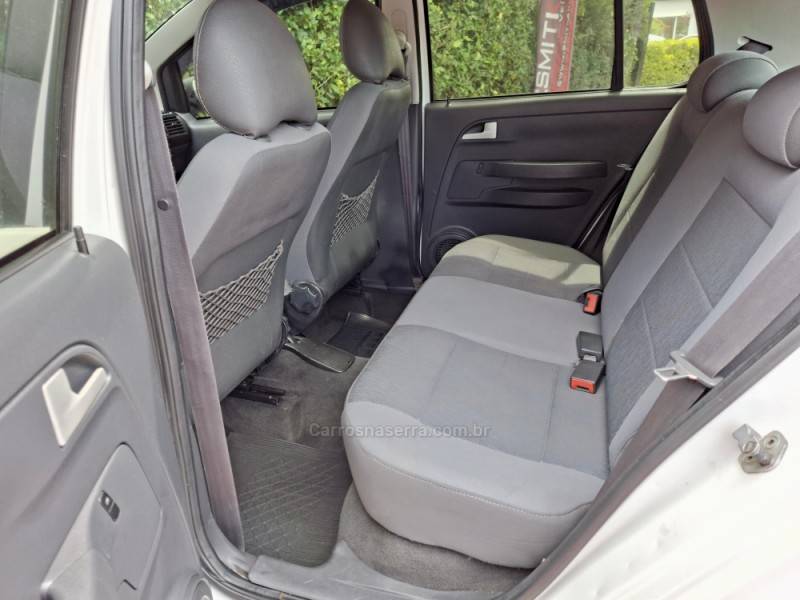 VOLKSWAGEN - CROSSFOX - 2005/2006 - Branca - R$ 33.900,00