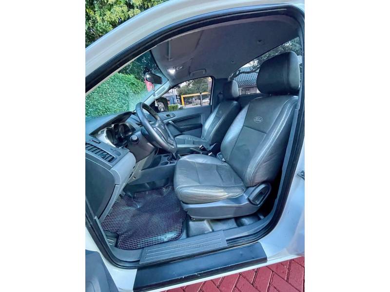 FORD - RANGER - 2013/2014 - Branca - R$ 114.900,00