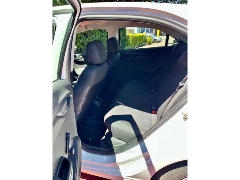 CHEVROLET - ONIX - 2017/2017 - Branca - R$ 48.900,00
