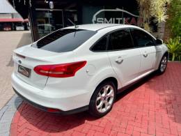 FORD - FOCUS - 2018/2019 - Branca - R$ 66.900,00