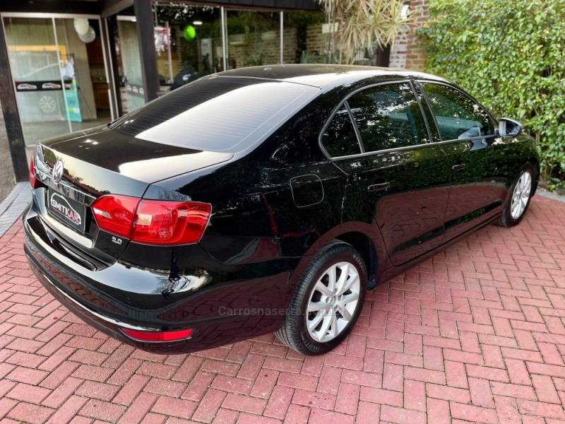 VOLKSWAGEN - JETTA - 2013/2013 - Preta - R$ 64.900,00